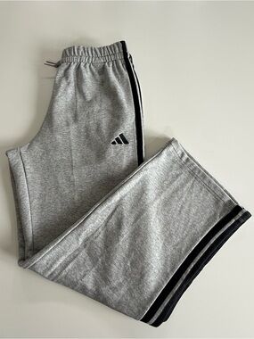 Adidas Women’s Gray Joggers with Black Side Stripes Size Large EUC!